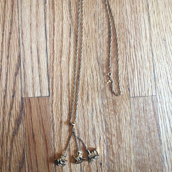 Vintage Trifari long chain necklace with 3 charms 1955-69 - Picture 2 of 10